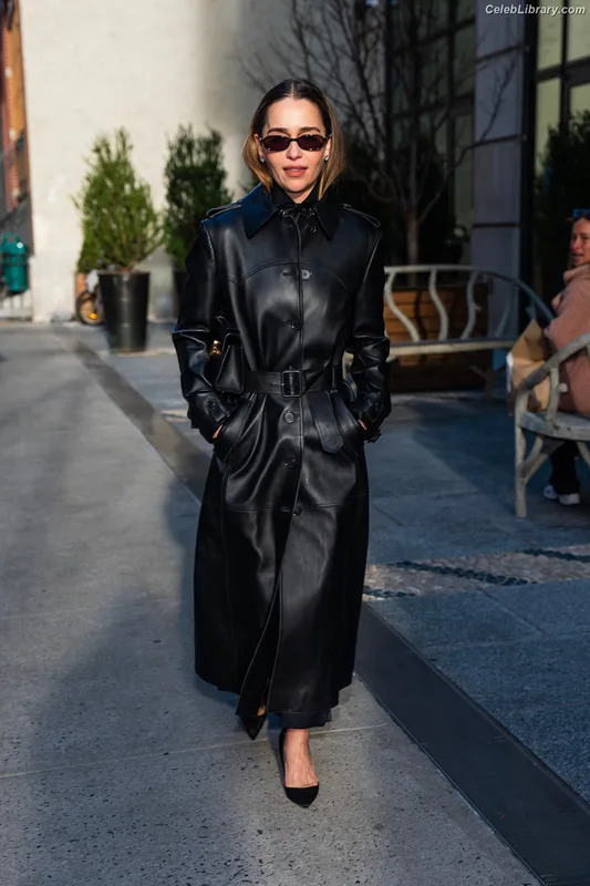 Emilia Clarke photo 7 of 1283