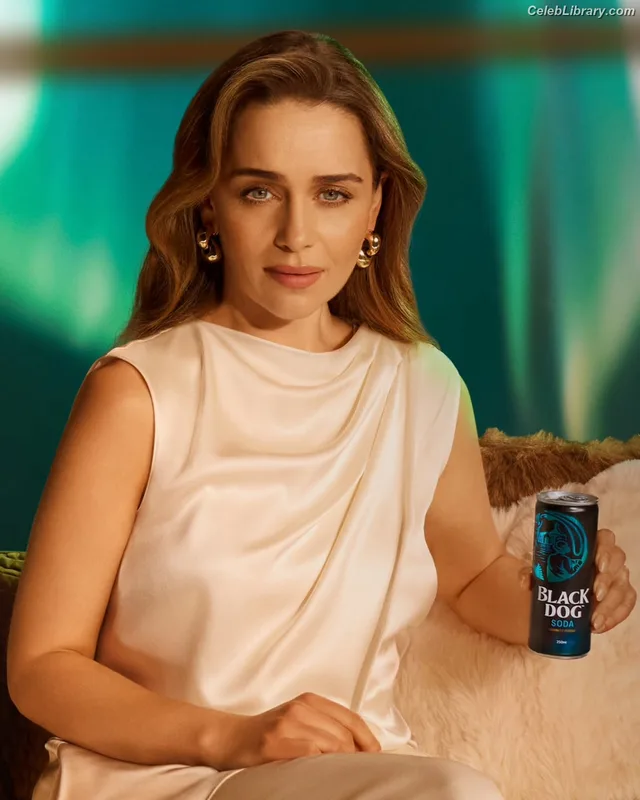 Emilia Clarke photo 13 of 1283