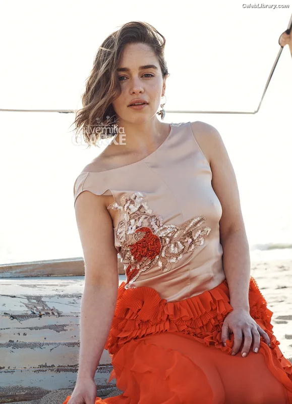Emilia Clarke photo 3 of 1283