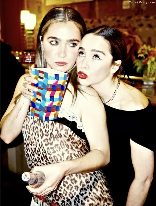 Emilia Clarke photo 17 of 1283
