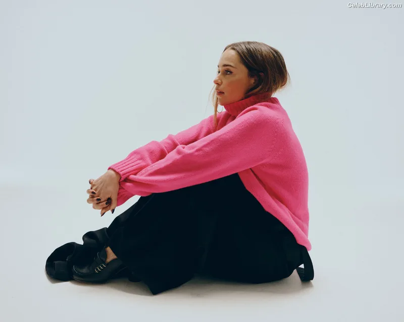 Emilia Clarke photo 21 of 1283