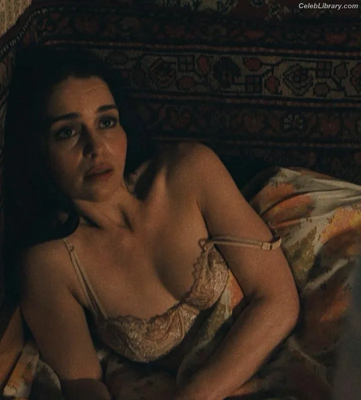 Emilia Clarke photo 4 of 1283