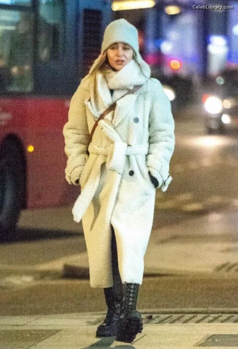 Emilia Clarke photo 7 of 1283