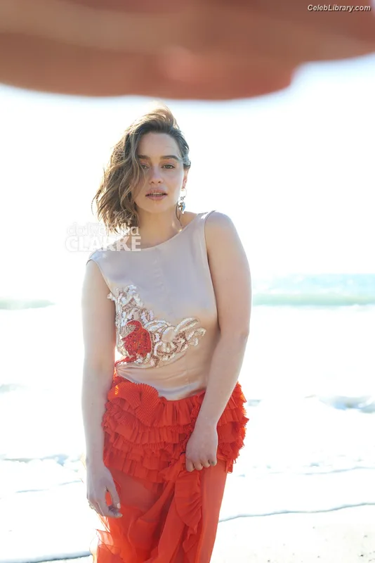 Emilia Clarke photo 2 of 1283