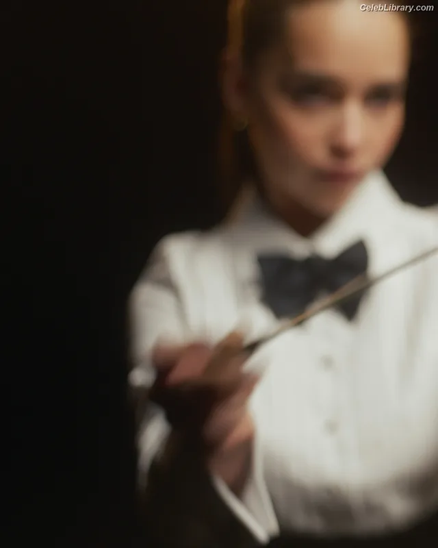 Emilia Clarke photo 5 of 1283