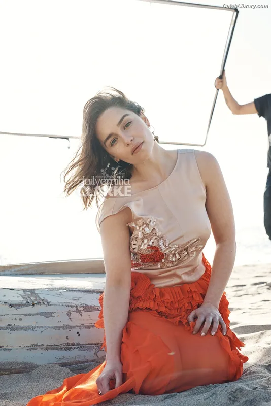 Emilia Clarke photo 7 of 1283