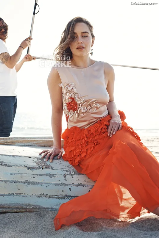 Emilia Clarke photo 11 of 1283