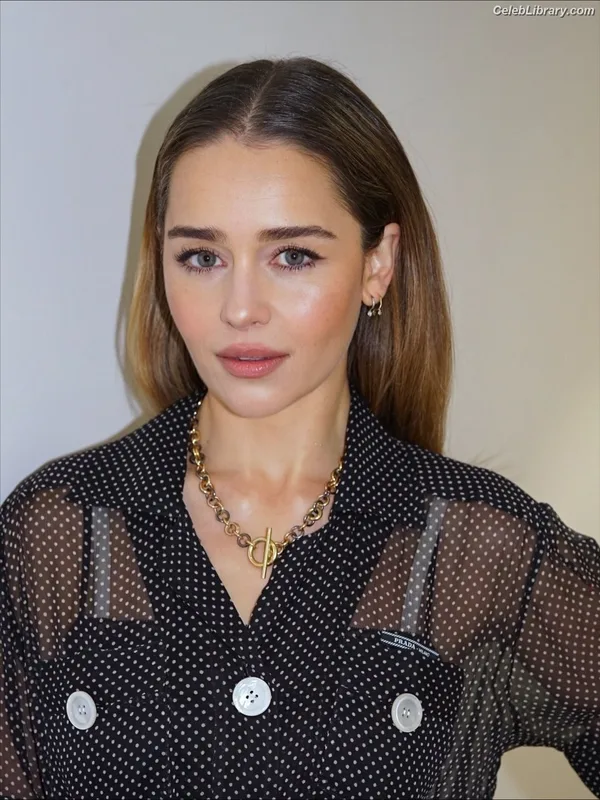 Emilia Clarke photo 12 of 1283
