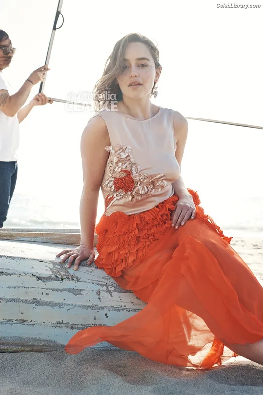 Emilia Clarke photo 21 of 1283