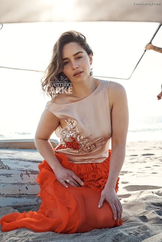 Emilia Clarke photo 23 of 1283