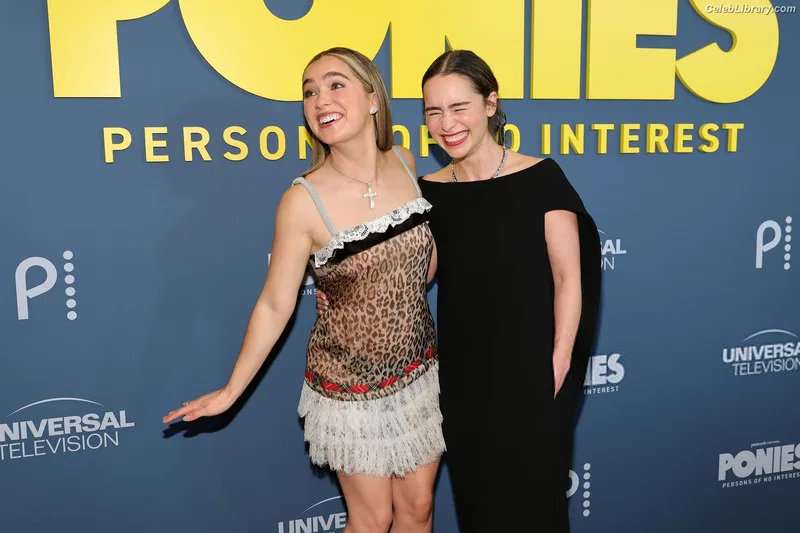 Emilia Clarke photo 2 of 1283