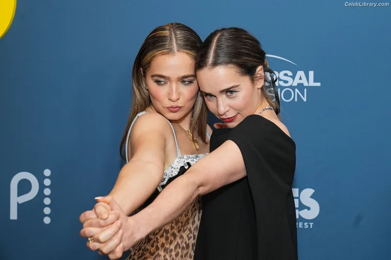 Emilia Clarke photo 8 of 1283