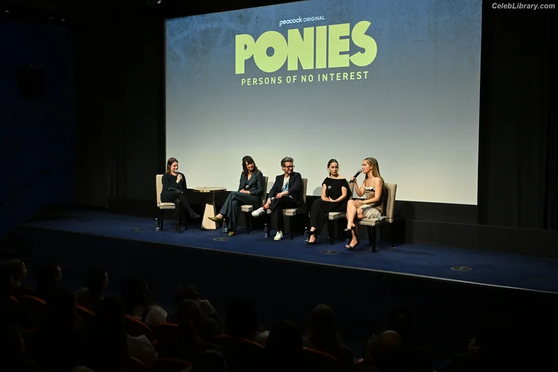 Emilia Clarke photo 14 of 1283