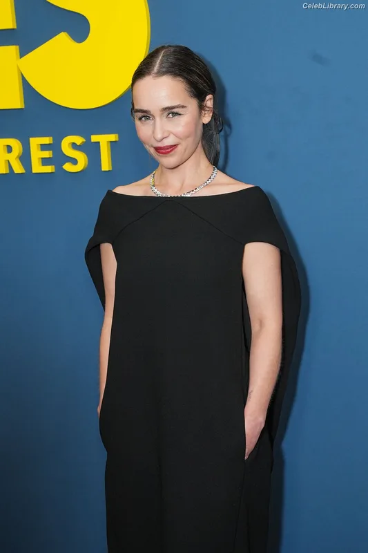 Emilia Clarke photo 2 of 1283