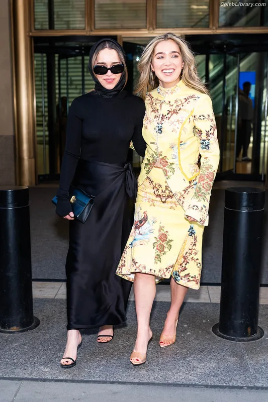 Emilia Clarke photo 18 of 1283