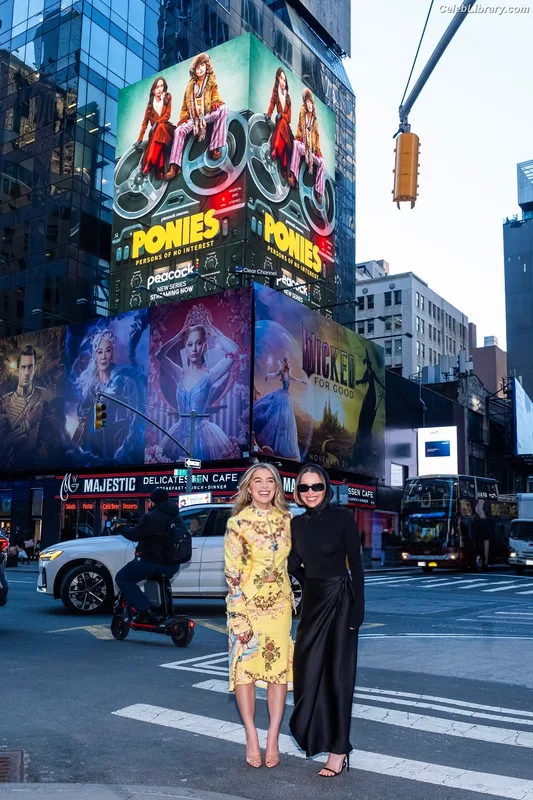 Emilia Clarke photo 1 of 1283