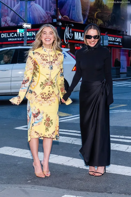 Emilia Clarke photo 5 of 1283