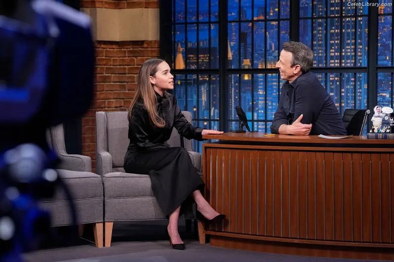 Emilia Clarke photo 17 of 1283