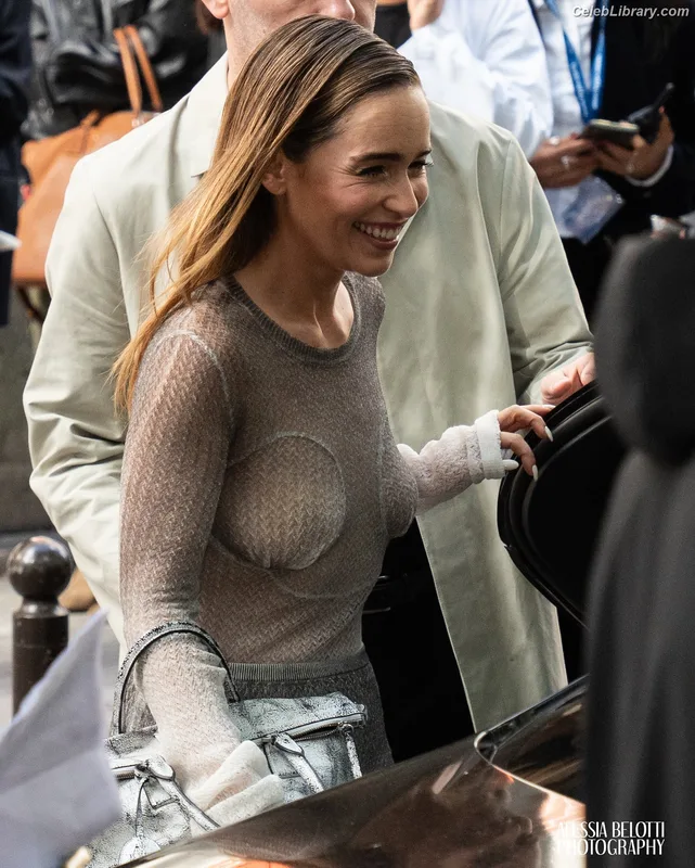 Emilia Clarke photo 4 of 1283