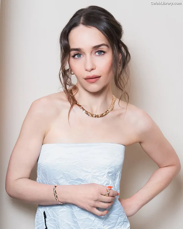 Emilia Clarke photo 6 of 1283