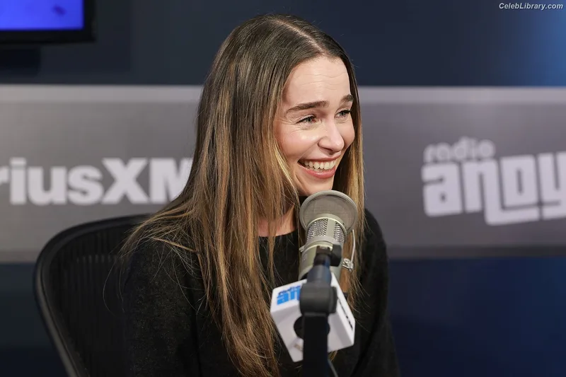 Emilia Clarke photo 10 of 1283