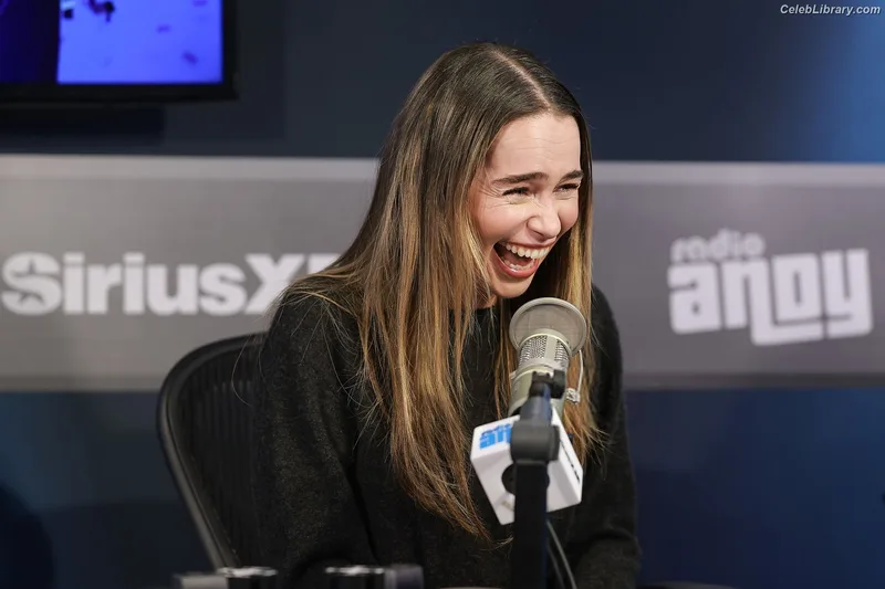 Emilia Clarke photo 11 of 1283