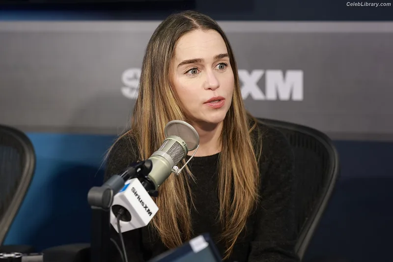 Emilia Clarke photo 16 of 1283