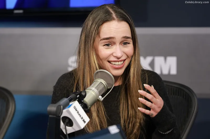Emilia Clarke photo 17 of 1283