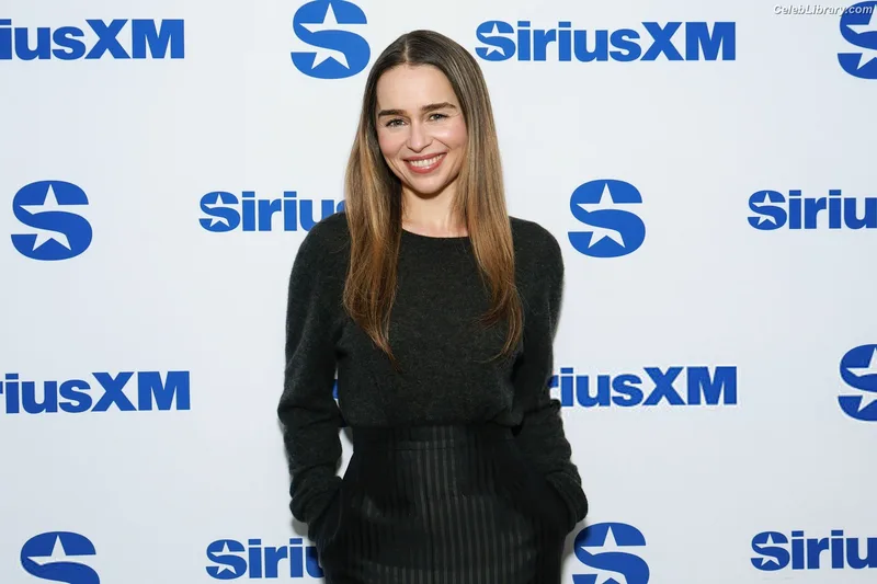 Emilia Clarke photo 23 of 1283