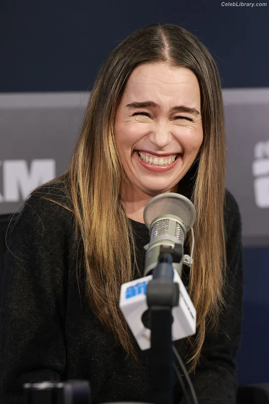 Emilia Clarke photo 4 of 1283