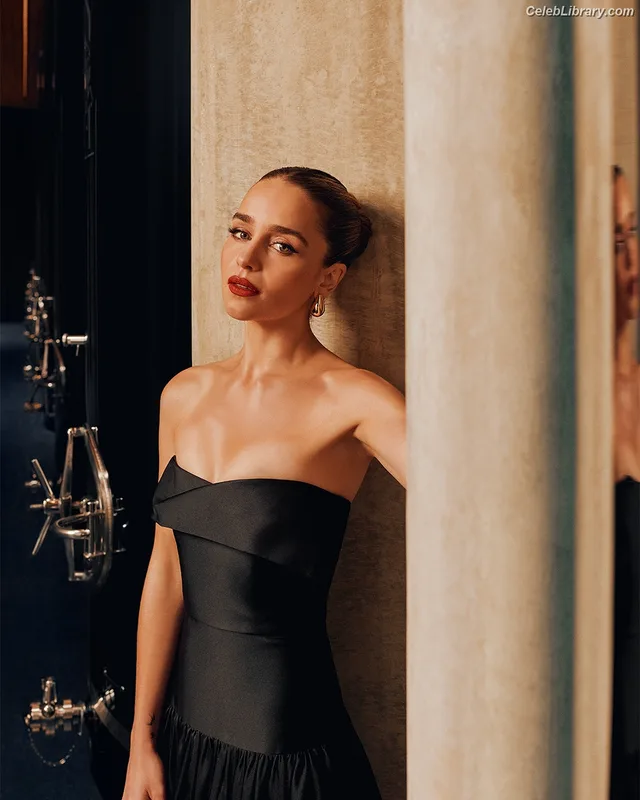 Emilia Clarke photo 6 of 1283