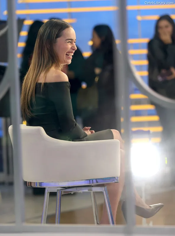 Emilia Clarke photo 12 of 1283