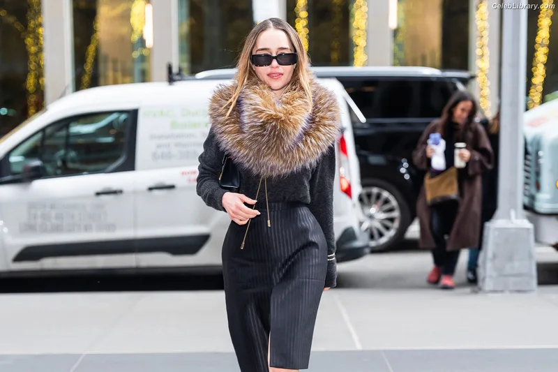 Emilia Clarke photo 15 of 1283