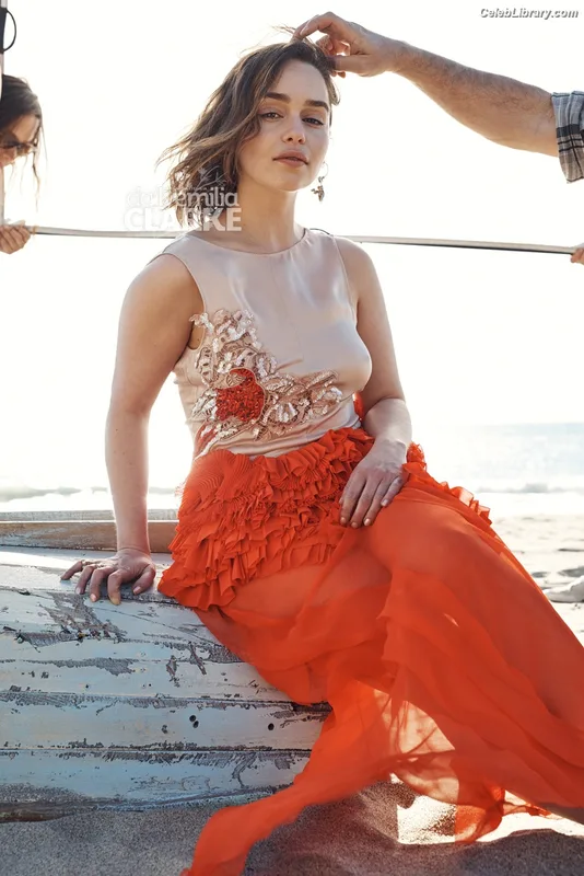 Emilia Clarke photo 2 of 1283