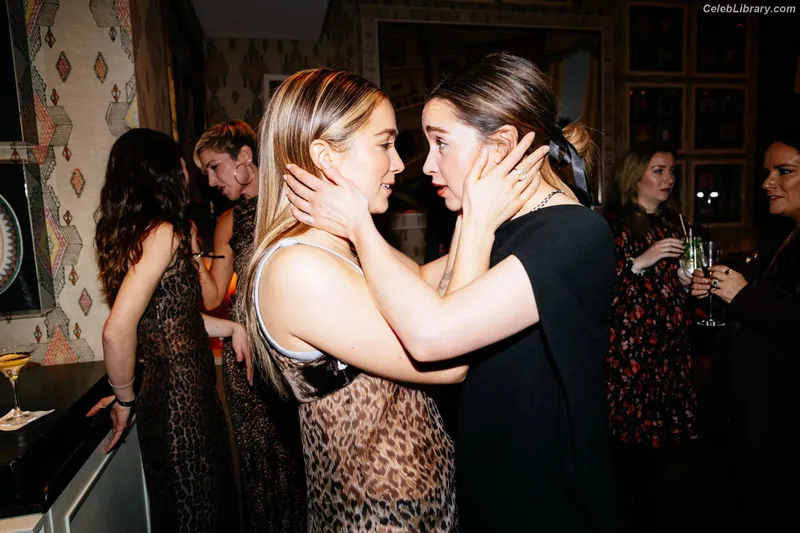 Emilia Clarke photo 6 of 1283