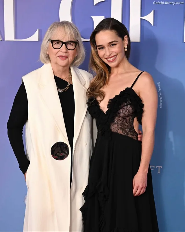 Emilia Clarke photo 13 of 1283