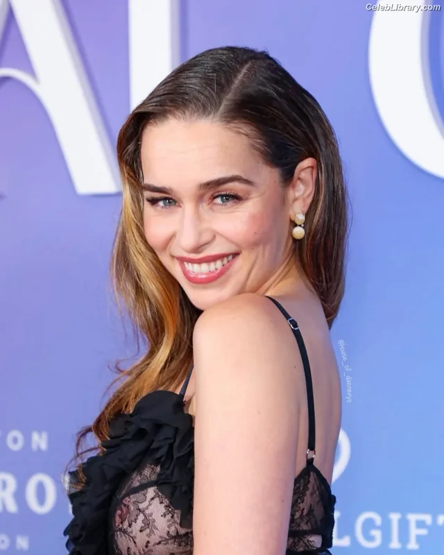 Emilia Clarke photo 16 of 1283