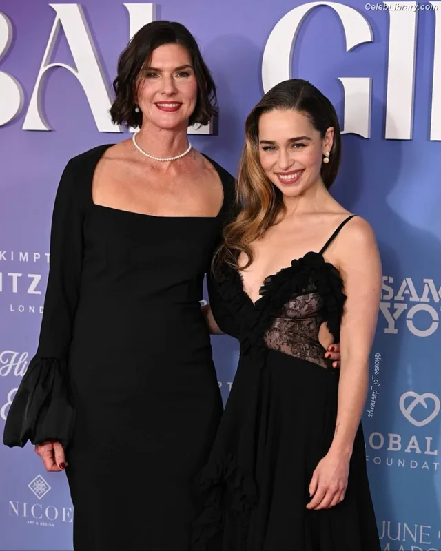 Emilia Clarke photo 18 of 1283