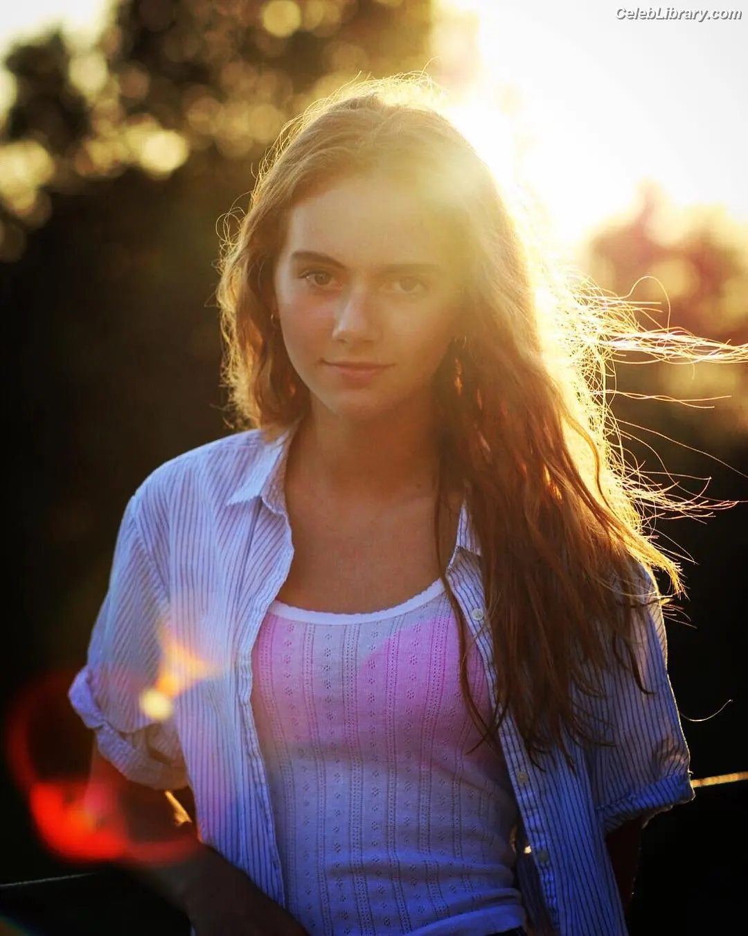 Emilia Jones photo 8 of 404