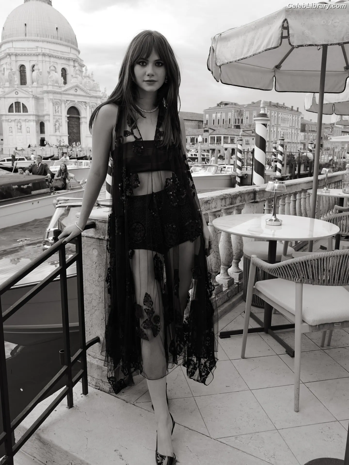 Emilia Jones photo 8 of 404