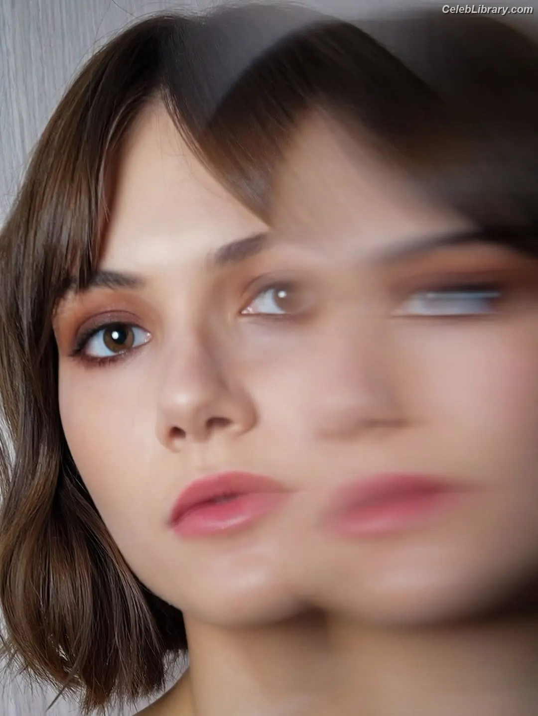 Emilia Jones photo 4 of 404