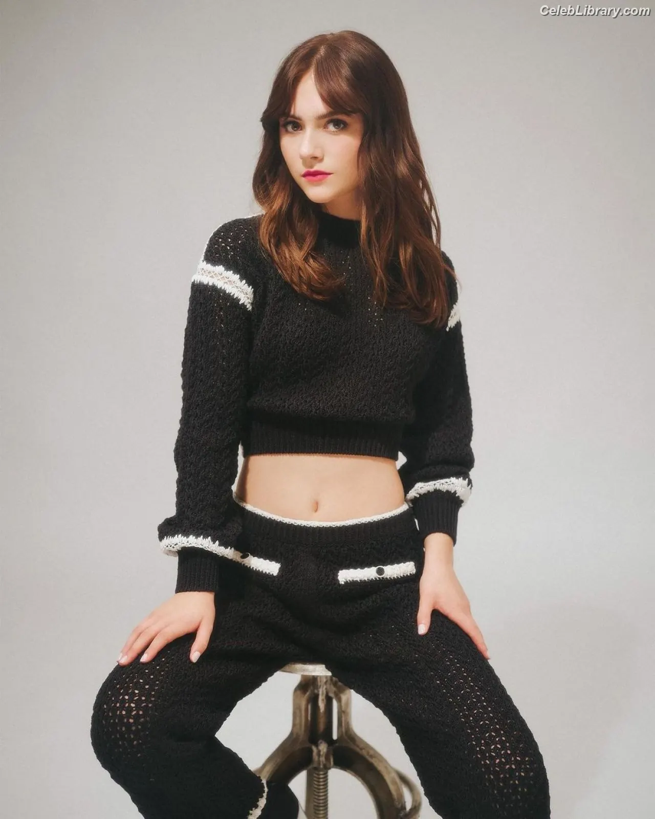 Emilia Jones photo 3 of 404