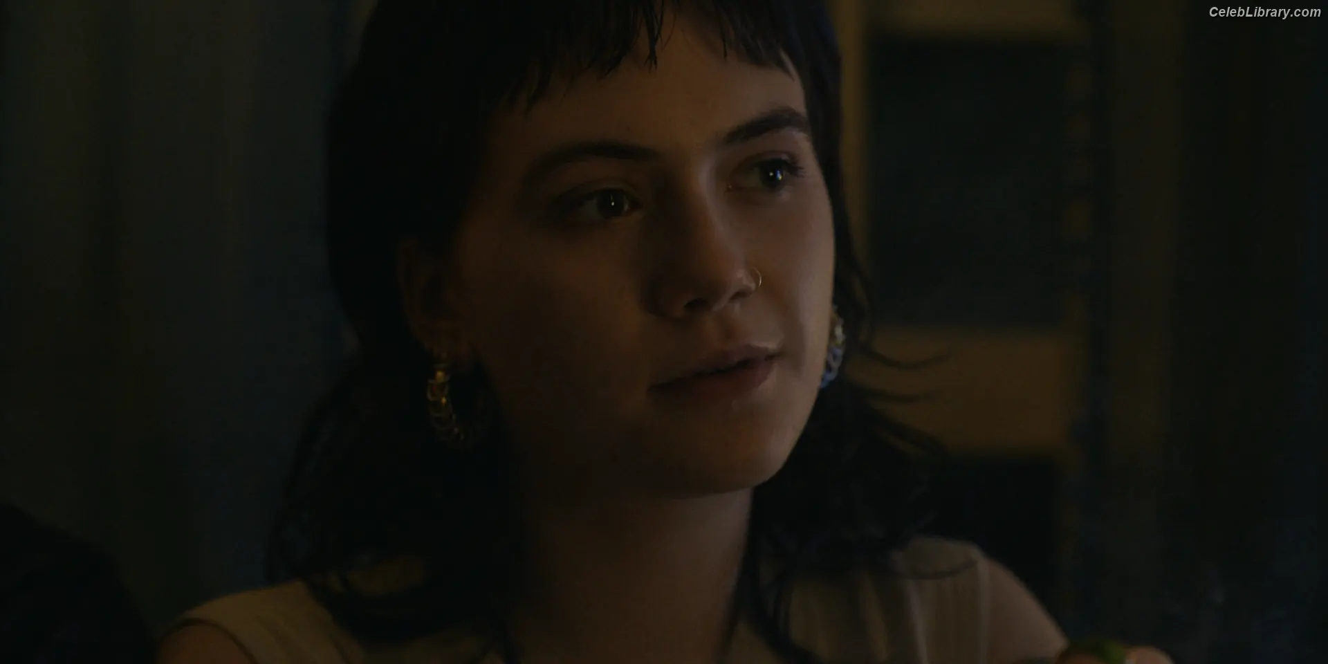 Emilia Jones photo 5 of 404