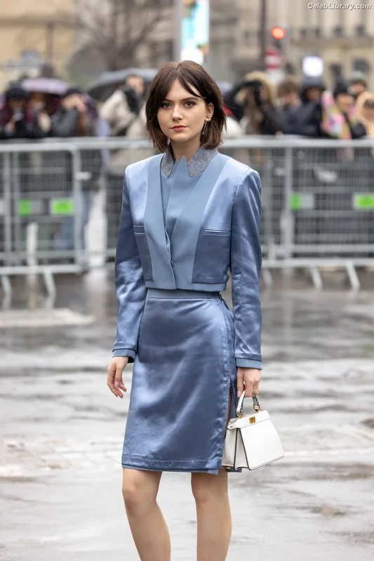 Emilia Jones photo 11 of 405