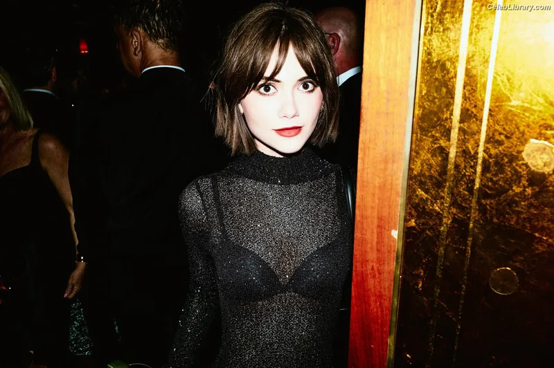 Emilia Jones photo 13 of 405