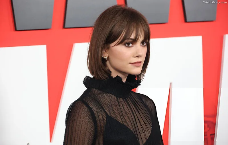 Emilia Jones photo 12 of 405