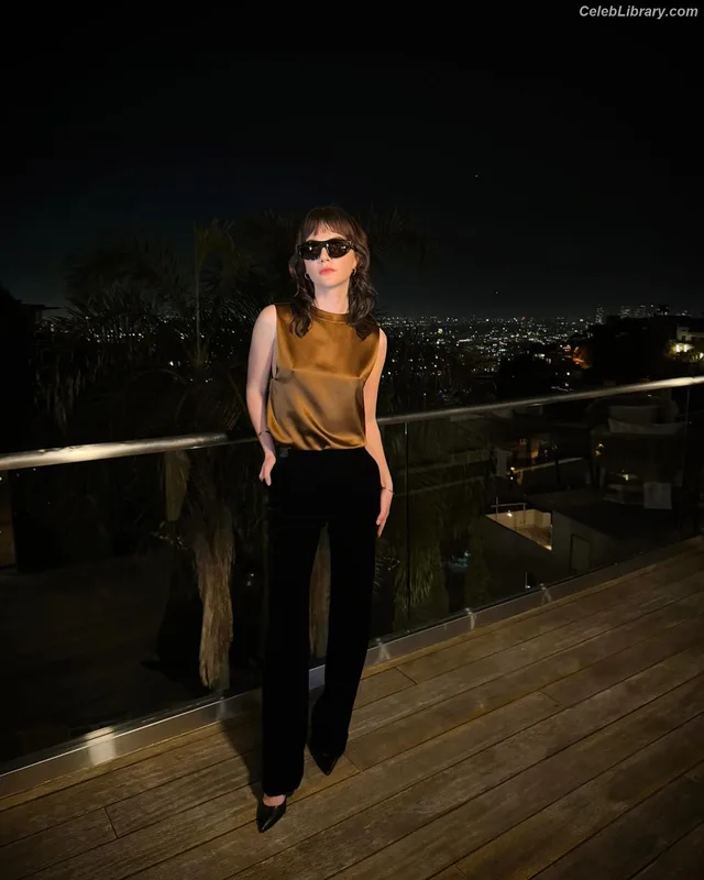 Emilia Jones photo 11 of 405