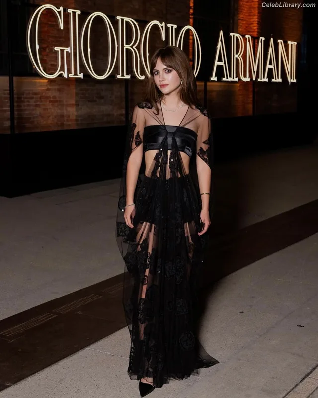 Emilia Jones photo 5 of 405