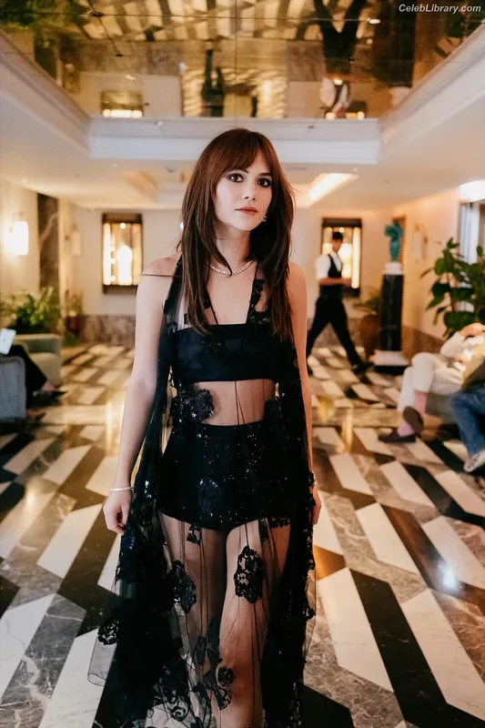 Emilia Jones photo 11 of 405
