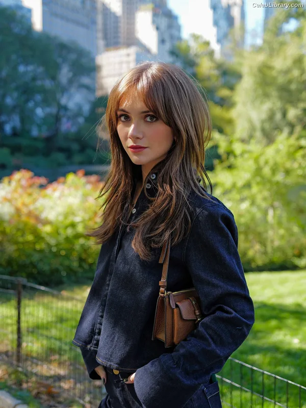Emilia Jones photo 24 of 405